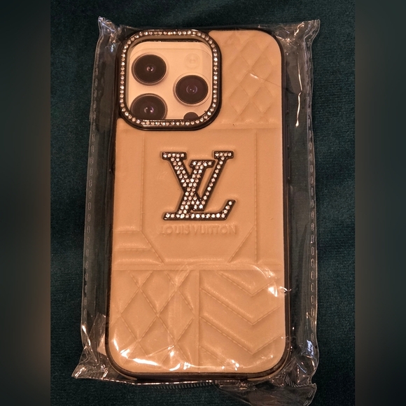 LV Beige Bling Quilted I Phone 16 Pro Phn Case (UNBRANDED) - Picture 2 of 3